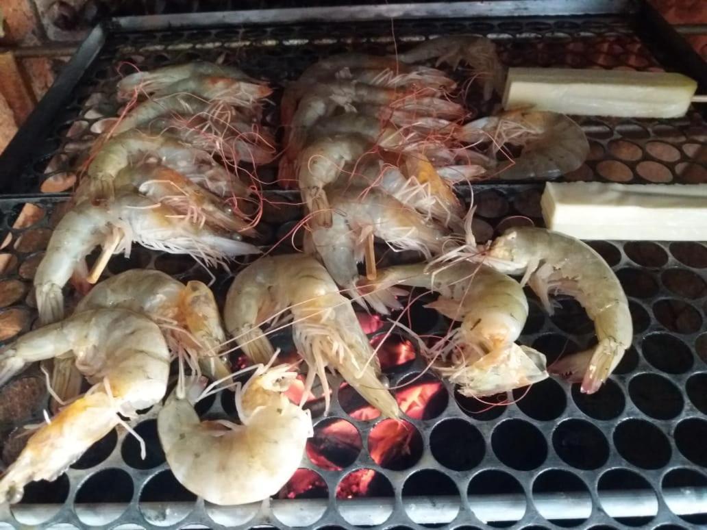 프라이아 그란데 Casa Moderna E Aconchegante Com Opcao De Piscina Aquecida Cobrado A Parte, Area Gourmet Com Churrasqueira Em Deck Coberto, Lareira Na Sala A Apenas 50 Metros Da Praia 빌라 외부 사진